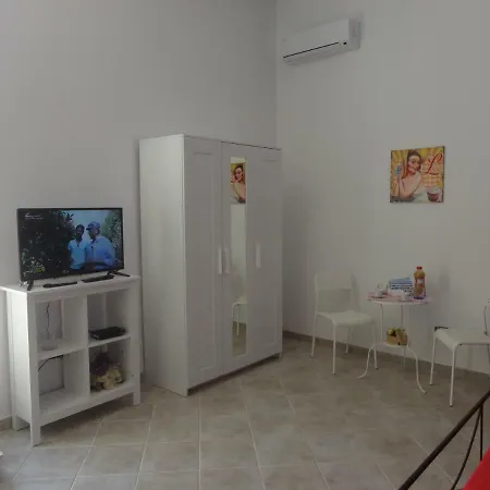 Baciati Dal Sole Bed & Breakfast *